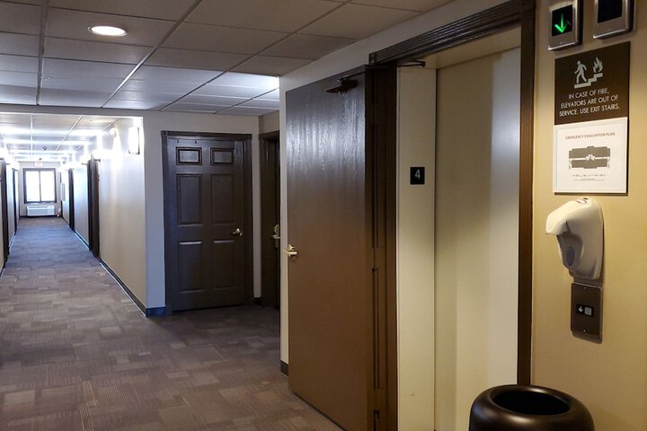 Ballroom/Hall 103 of 112