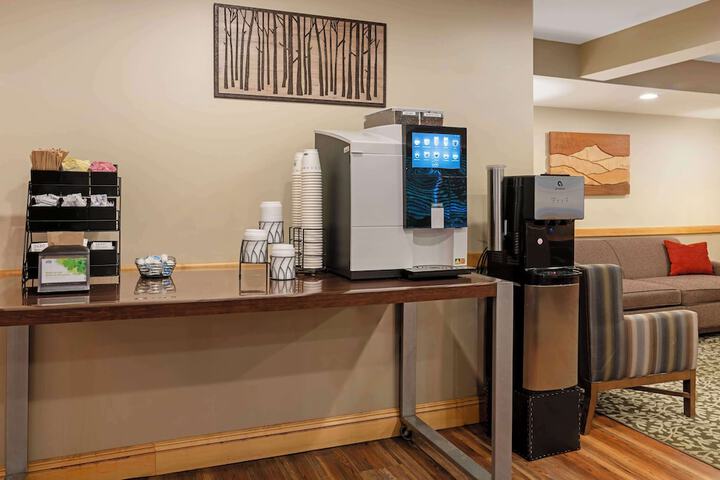 Best Western Plus Windjammer Inn & Conference Center