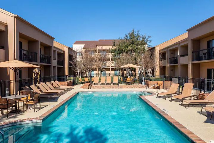 Courtyard by Marriott Dallas-Fort Worth / Bedford