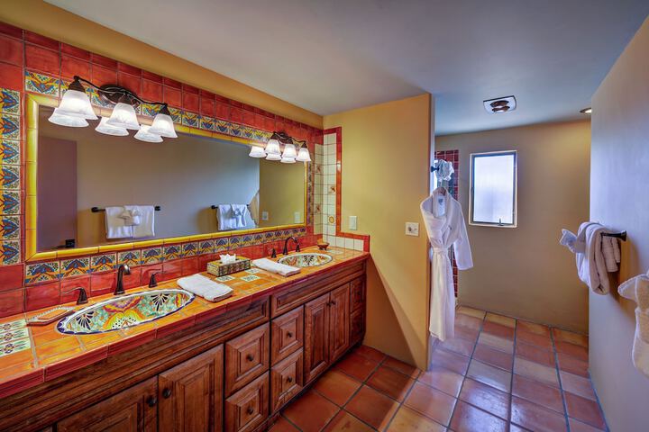 Hacienda Del Sol Guest Ranch Resort