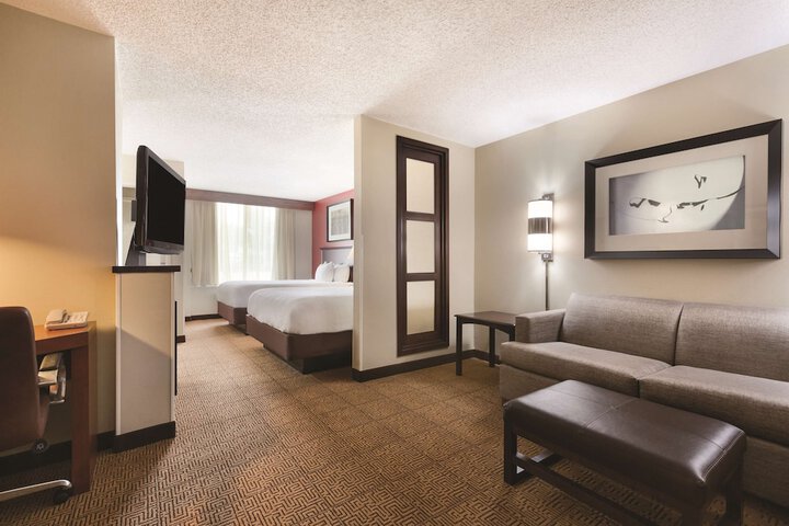 Room 8 of 18