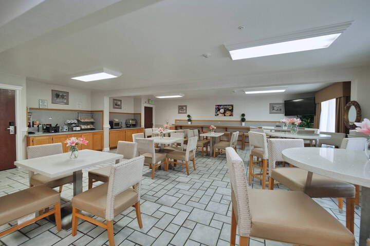 Red Lion Inn & Suites Auburn