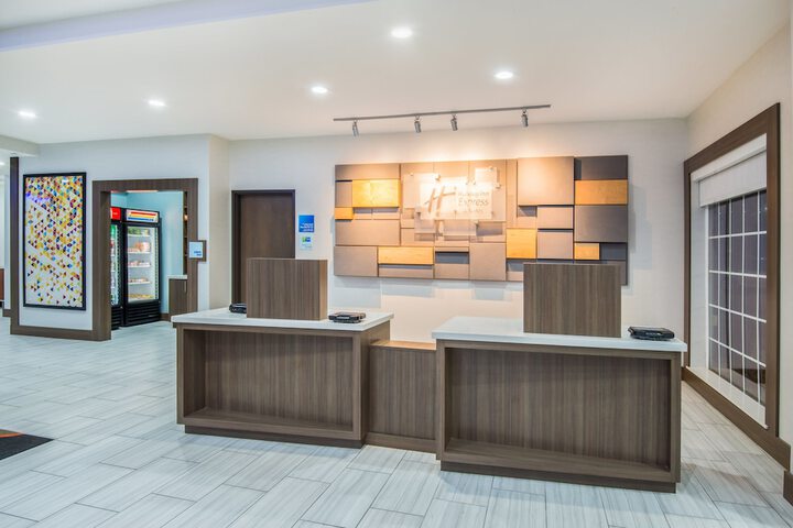 Holiday Inn Express & Suites Stillwater - University Area by IHG
