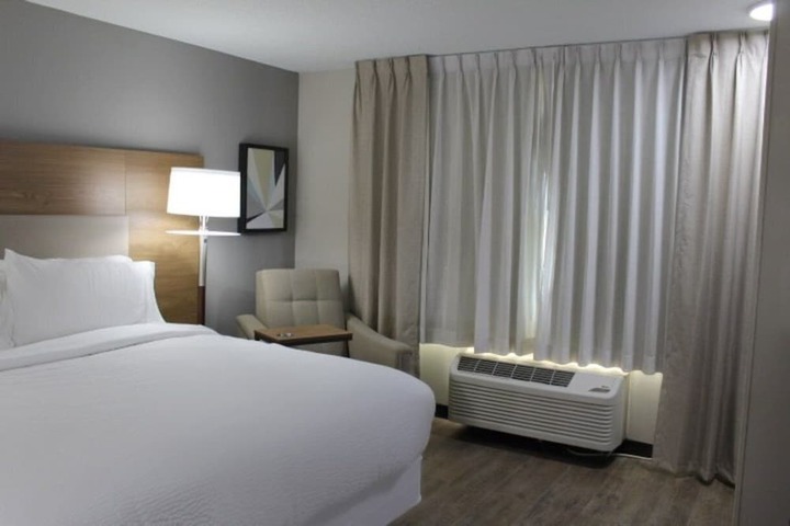 Room 30 of 48