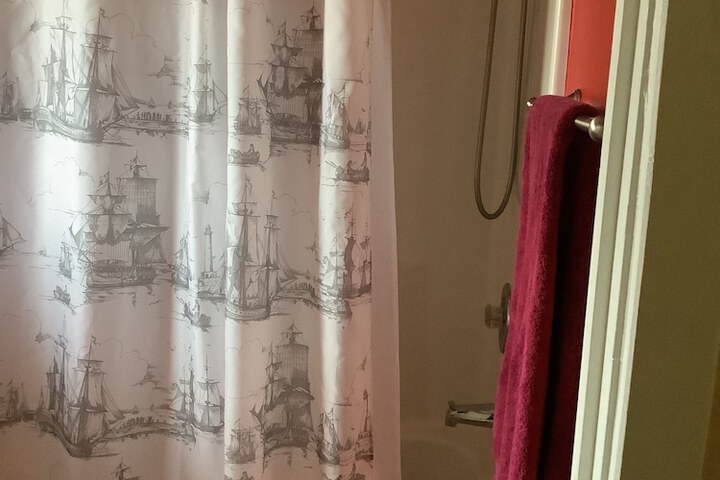 Room 85 of 200