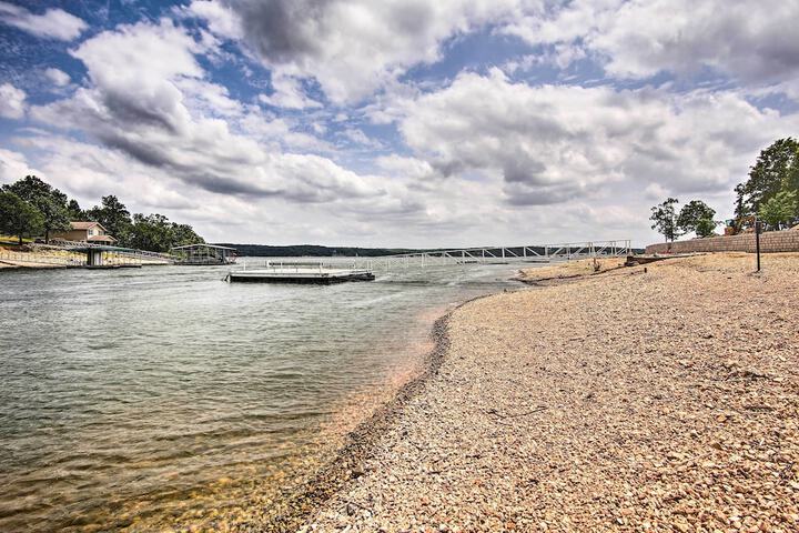 Walk to Boat Ramp! Lakefront Home w / Deck in Afton
