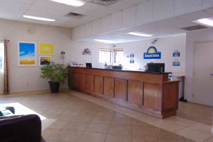 Days Inn by Wyndham Huntington
