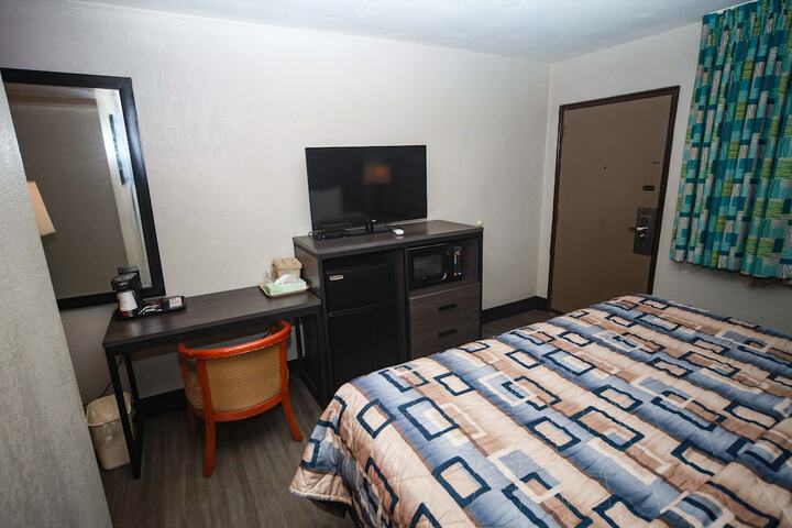 Room 18 of 28