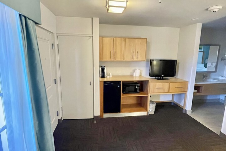 Room 13 of 28