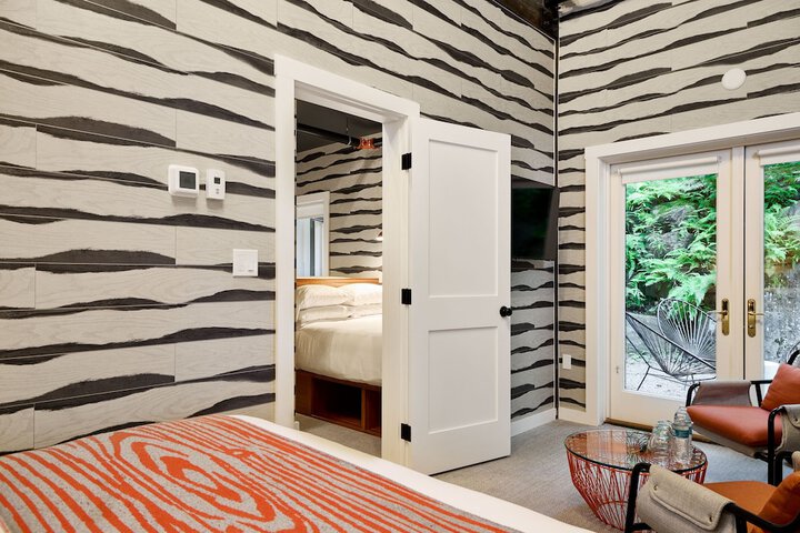 Room 100 of 138