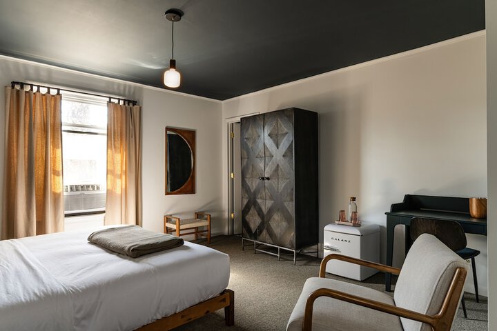 Room 30 of 42