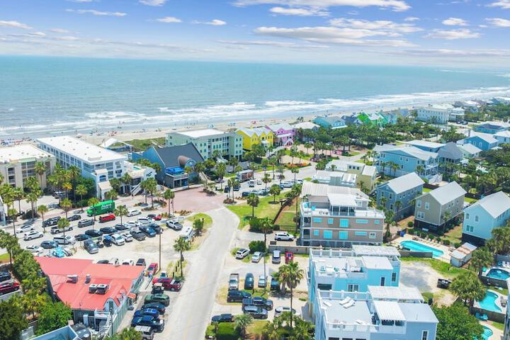1 Block to Beach Newly Renovated 6bdr w / Rooftop Views Sand Dune by Avantstay