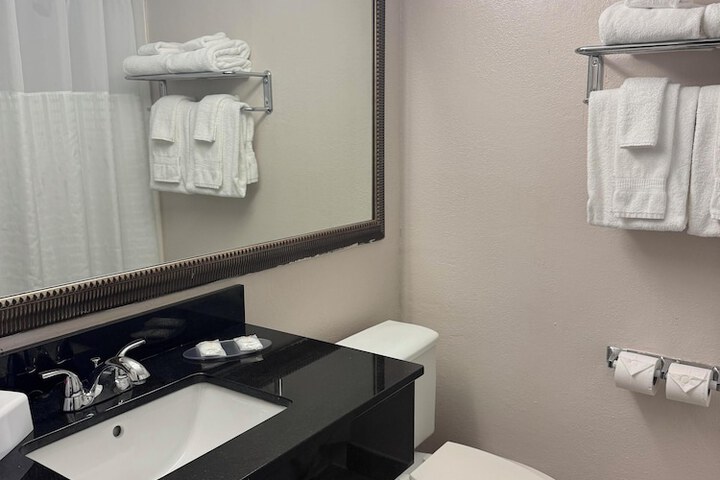 Clarion Inn & Suites Miami International Airport