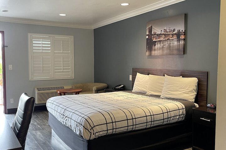 Room 18 of 23