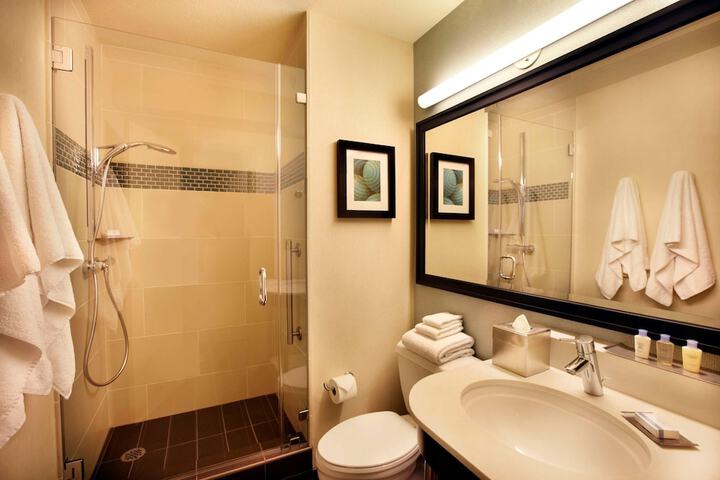 DoubleTree by Hilton Hotel Alana - Waikiki Beach