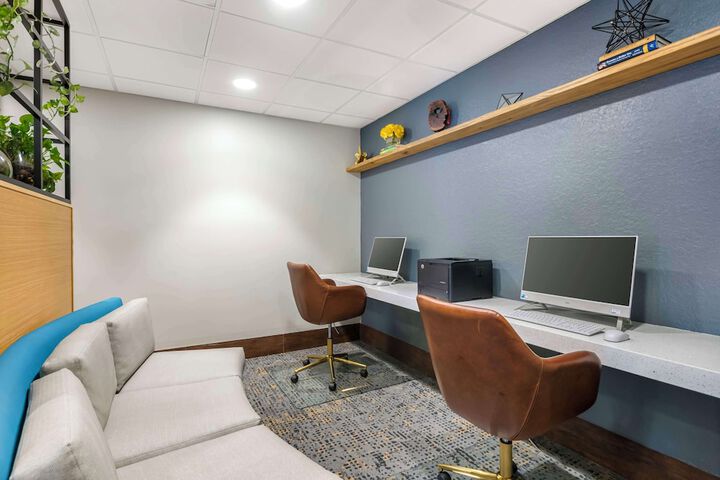 Business Center 25 of 25