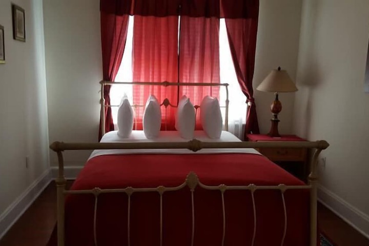 Room 32 of 62
