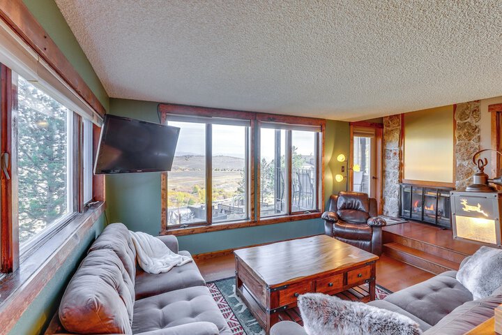 Ski-in / ski-out Granby Ranch Escape With Balcony!
