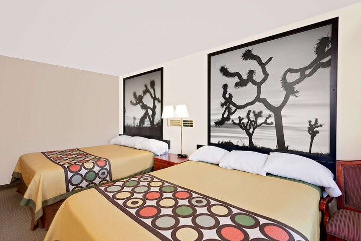 Room 6 of 16