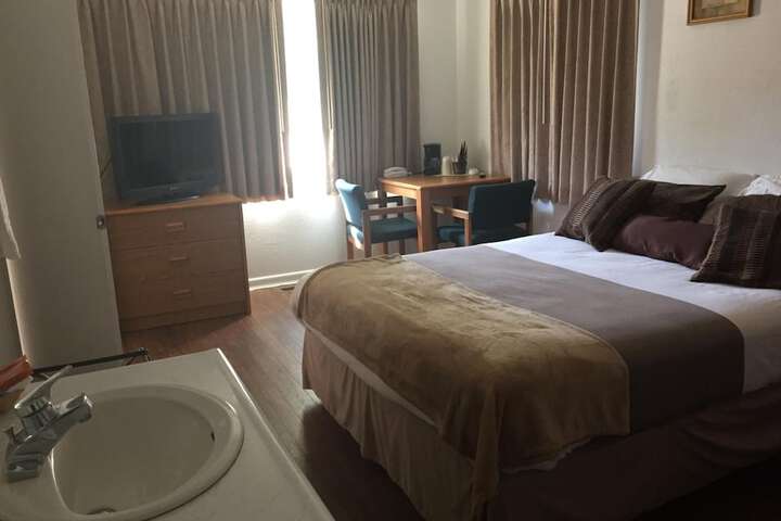 Room 14 of 66