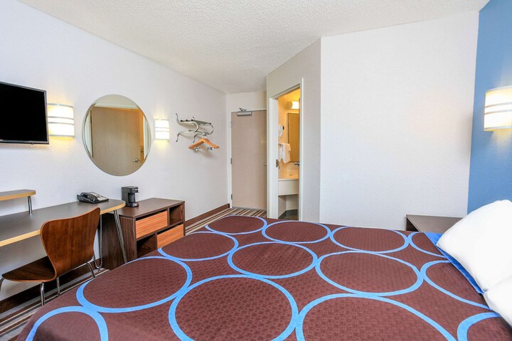 Room 15 of 31