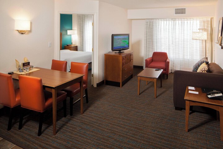 Room 15 of 33