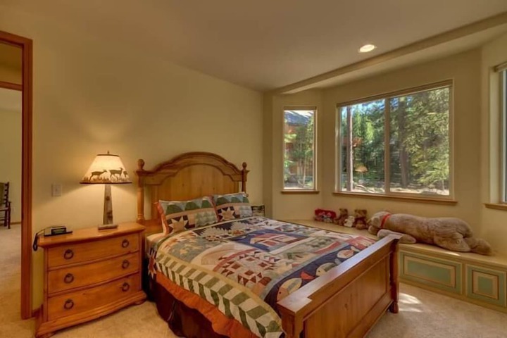 Room 13 of 28