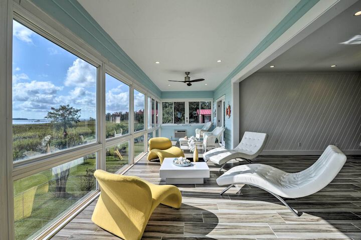 Luxurious Waterfront Home w / Private Pier & Views!
