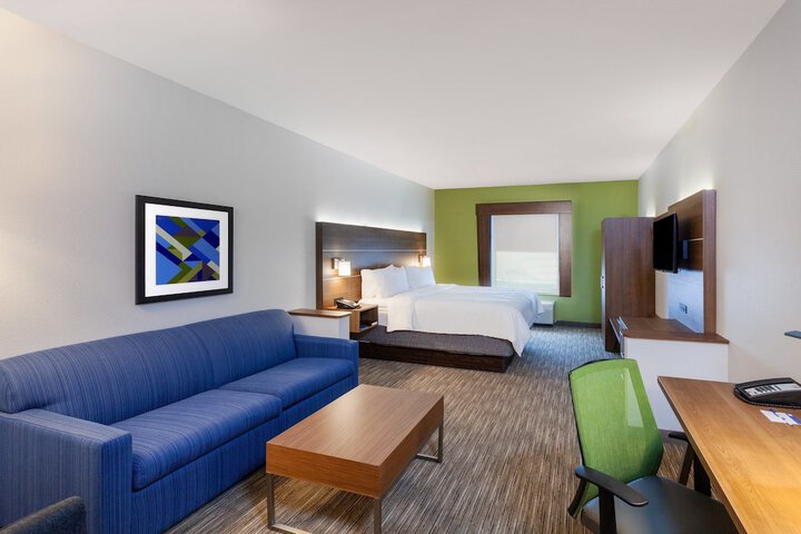 Room 13 of 38