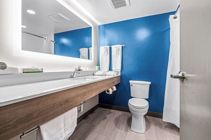 Holiday Inn Express Hotel & Suites Carneys Point by IHG