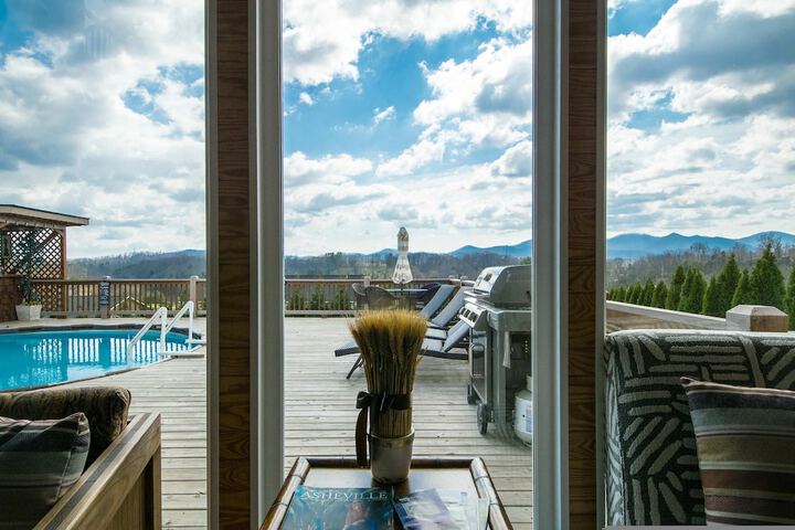 Poolside ADU w Sauna Free Tix Tiki Bar Retreat