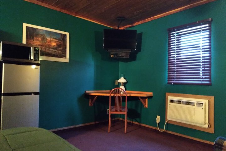 Room 6 of 10