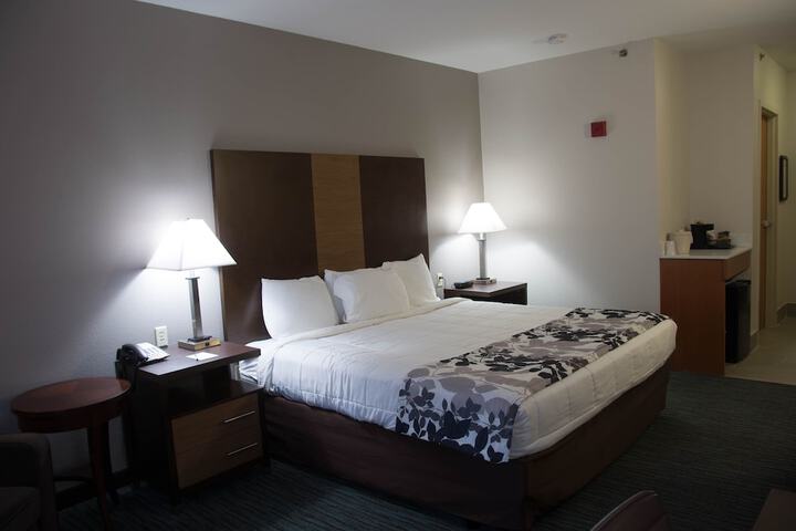 Room 8 of 10