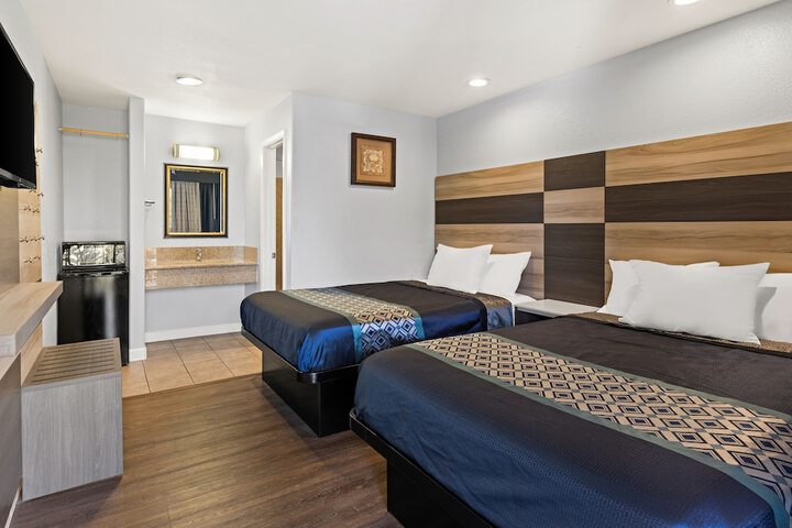 Room 8 of 30