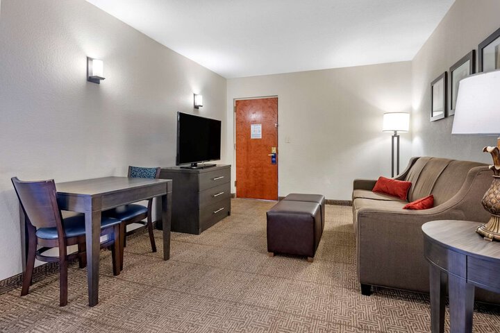 Room 12 of 33