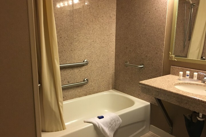 Room 41 of 83