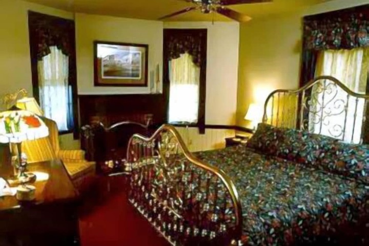 Room 15 of 37