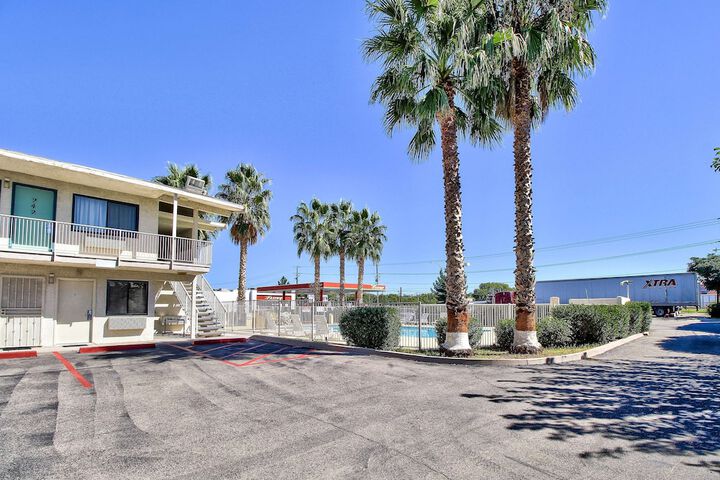 Motel 6 Nogales AZ - Mariposa Road