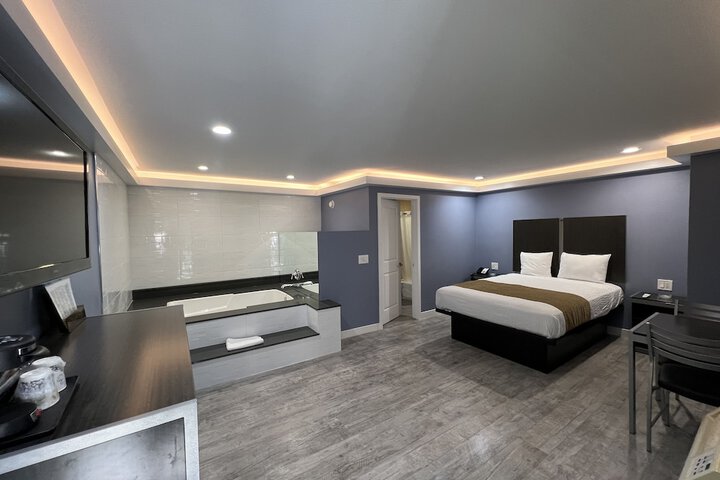 Room 27 of 43