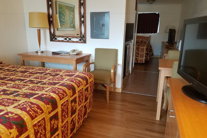 Room 4 of 17