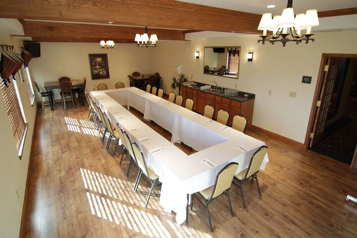Town & Country Inn and Suites
