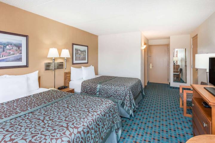 Room 9 of 18
