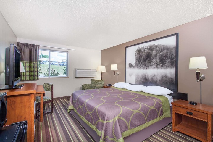 Super 8 by Wyndham Richlands / Claypool Hill Area