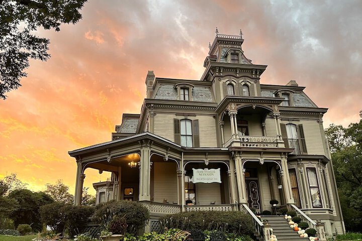 Garth Woodside Mansion B & B