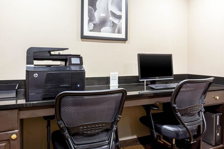 Business Center 37 of 39