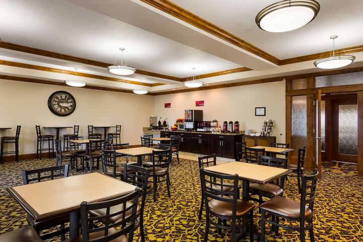 Best Western Plus Landmark Hotel