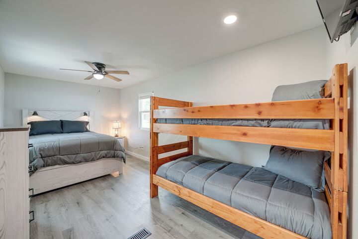 Waterfront Grove Retreat w / Dock: cedar Ridge'