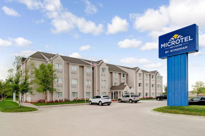 Microtel Inn & Suites by Wyndham Bellevue / Omaha
