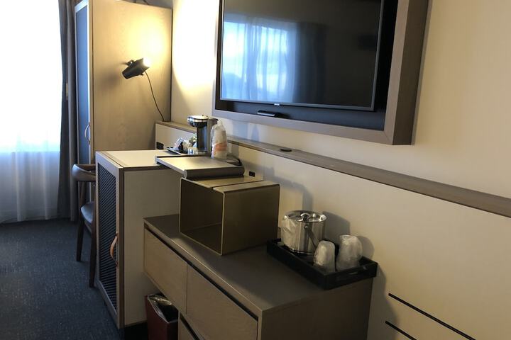 Room 33 of 61