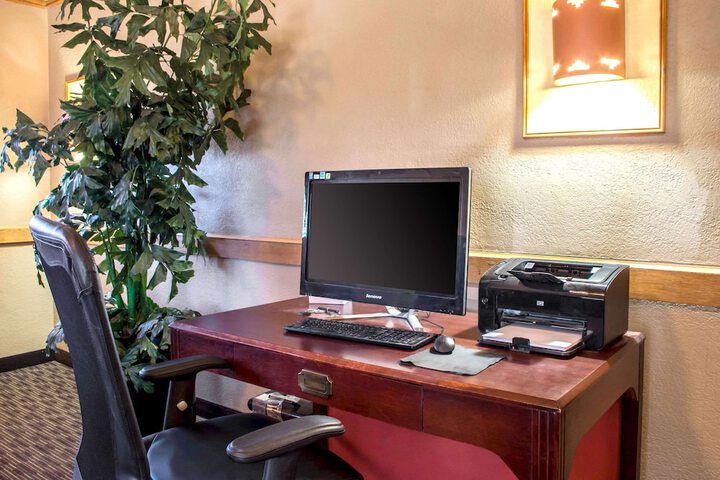 Business Center 25 of 26